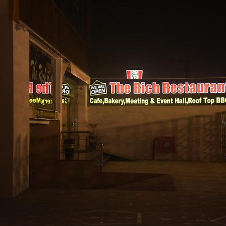 The Rich Hotel & Apartments Lahore Buitenkant foto