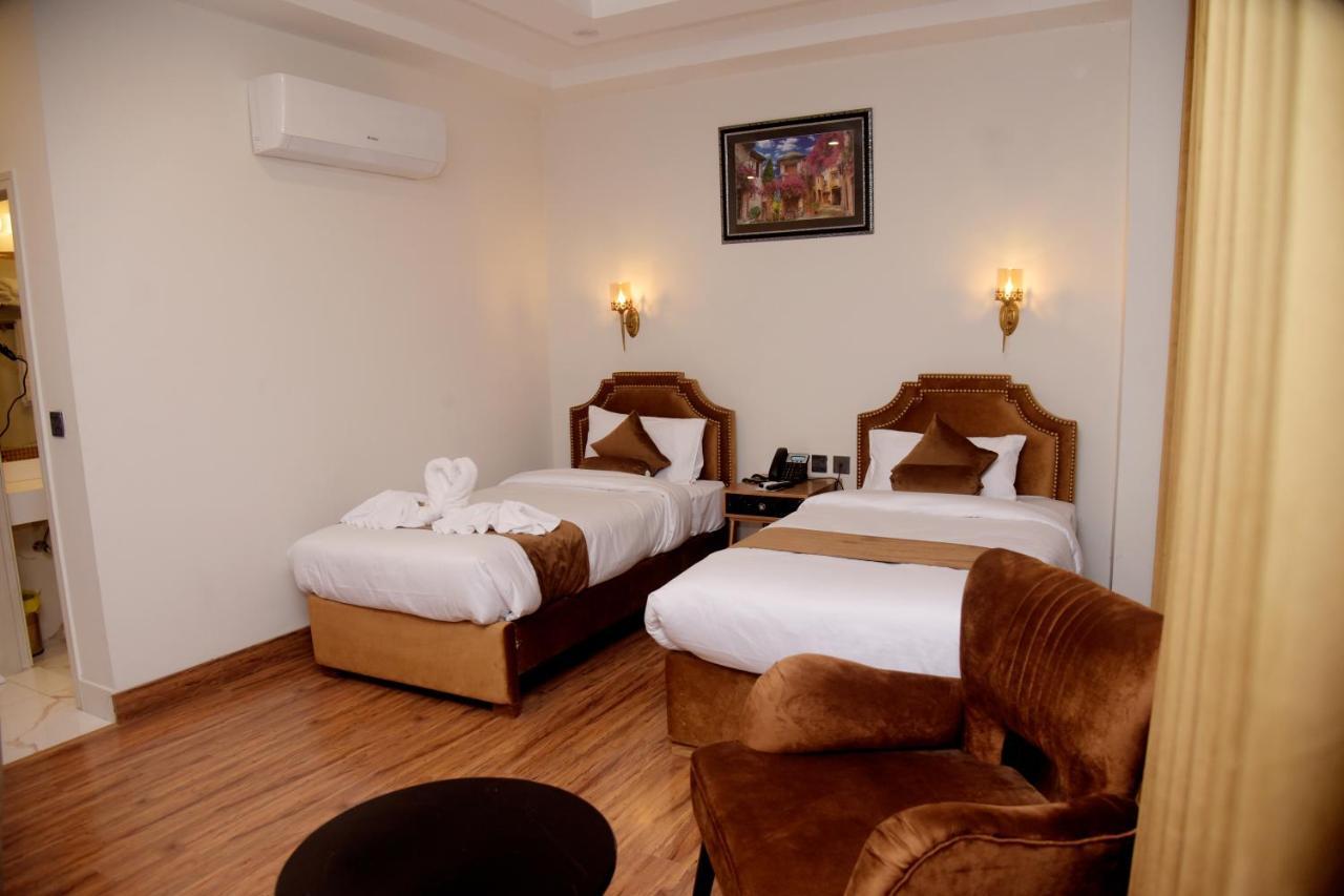 The Rich Hotel & Apartments Lahore Buitenkant foto