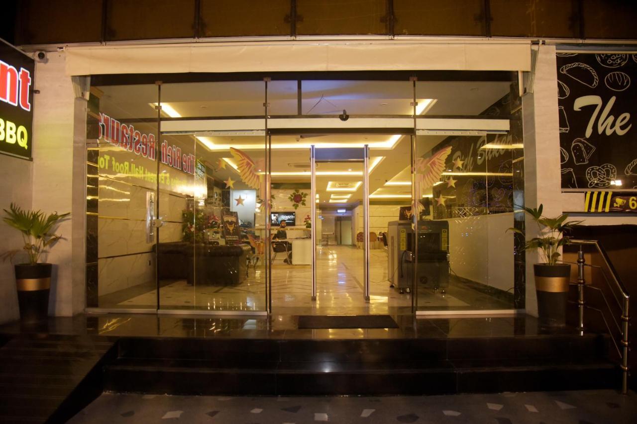 The Rich Hotel & Apartments Lahore Buitenkant foto