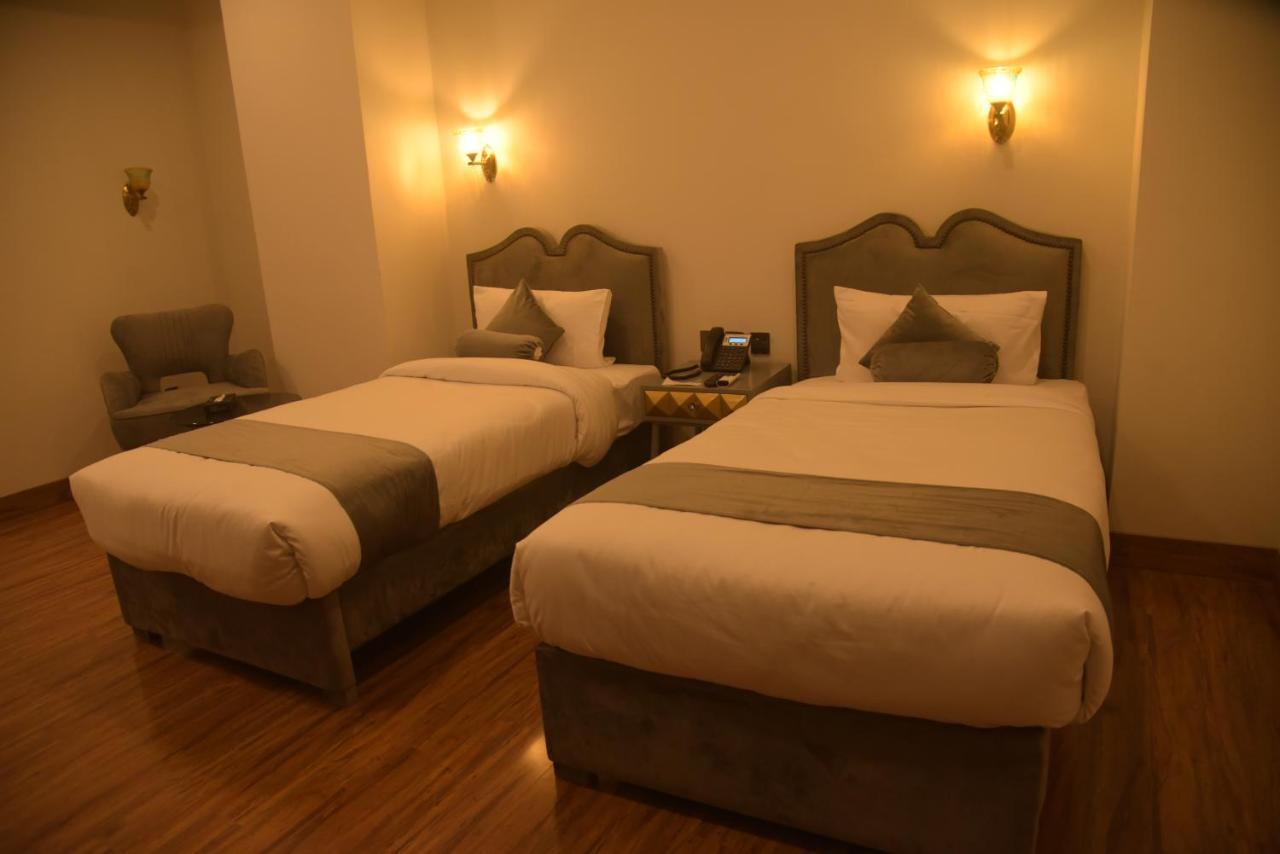 The Rich Hotel & Apartments Lahore Buitenkant foto
