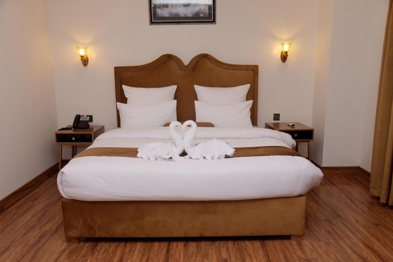 The Rich Hotel & Apartments Lahore Buitenkant foto