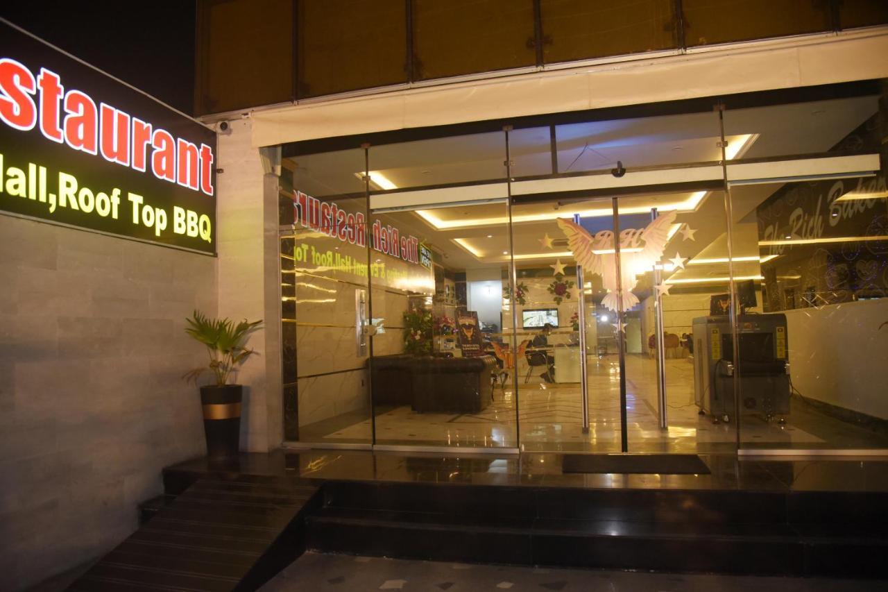 The Rich Hotel & Apartments Lahore Buitenkant foto
