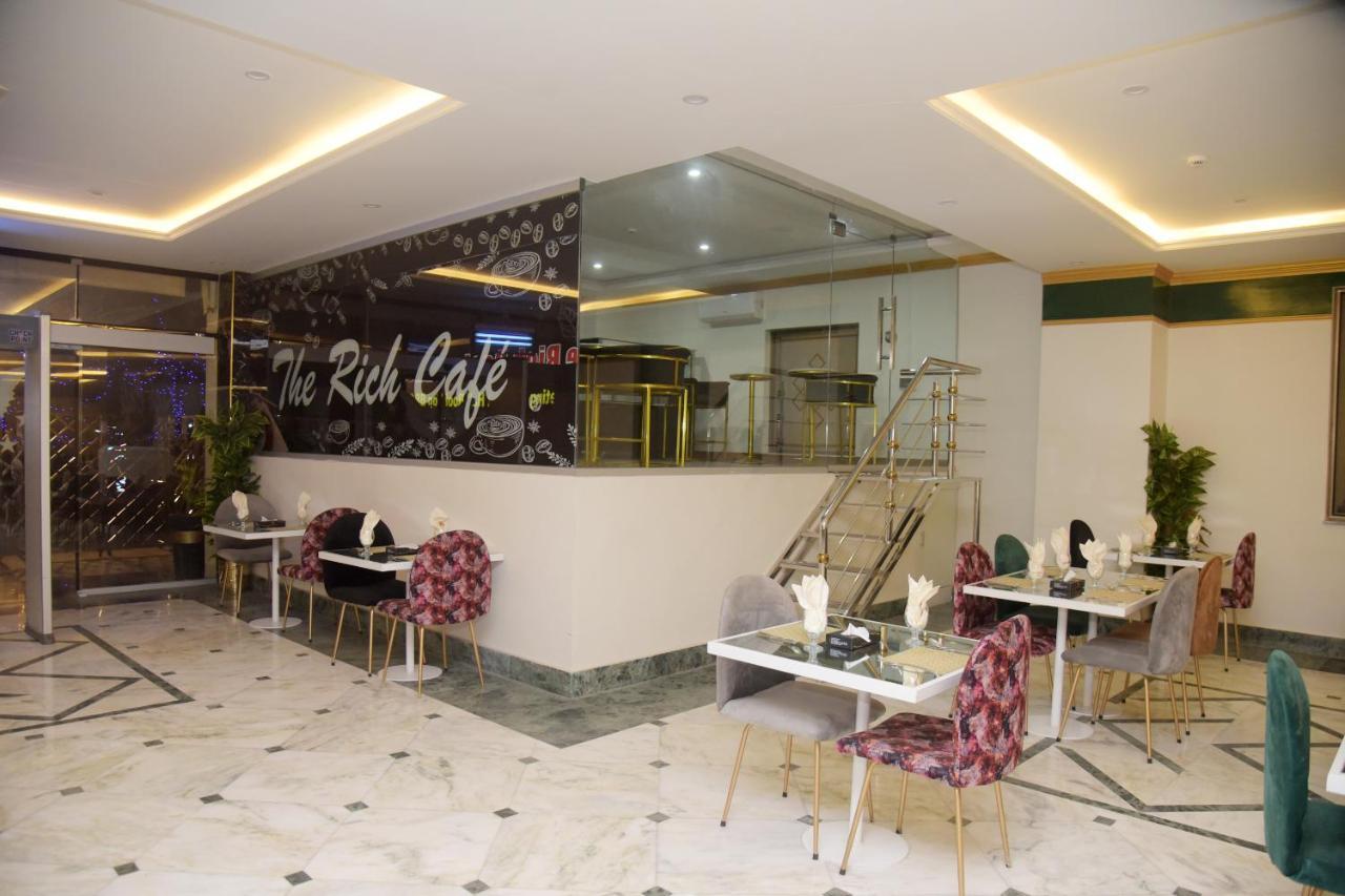The Rich Hotel & Apartments Lahore Buitenkant foto