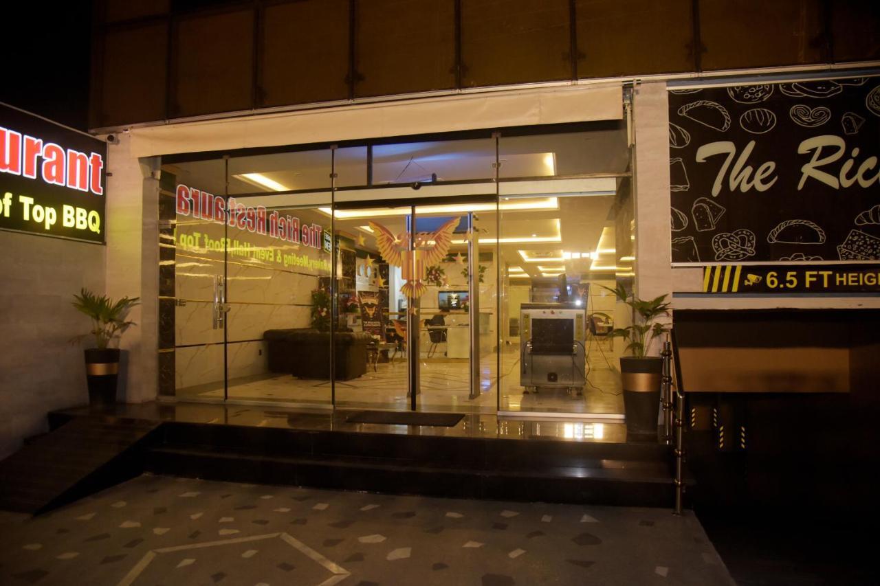 The Rich Hotel & Apartments Lahore Buitenkant foto
