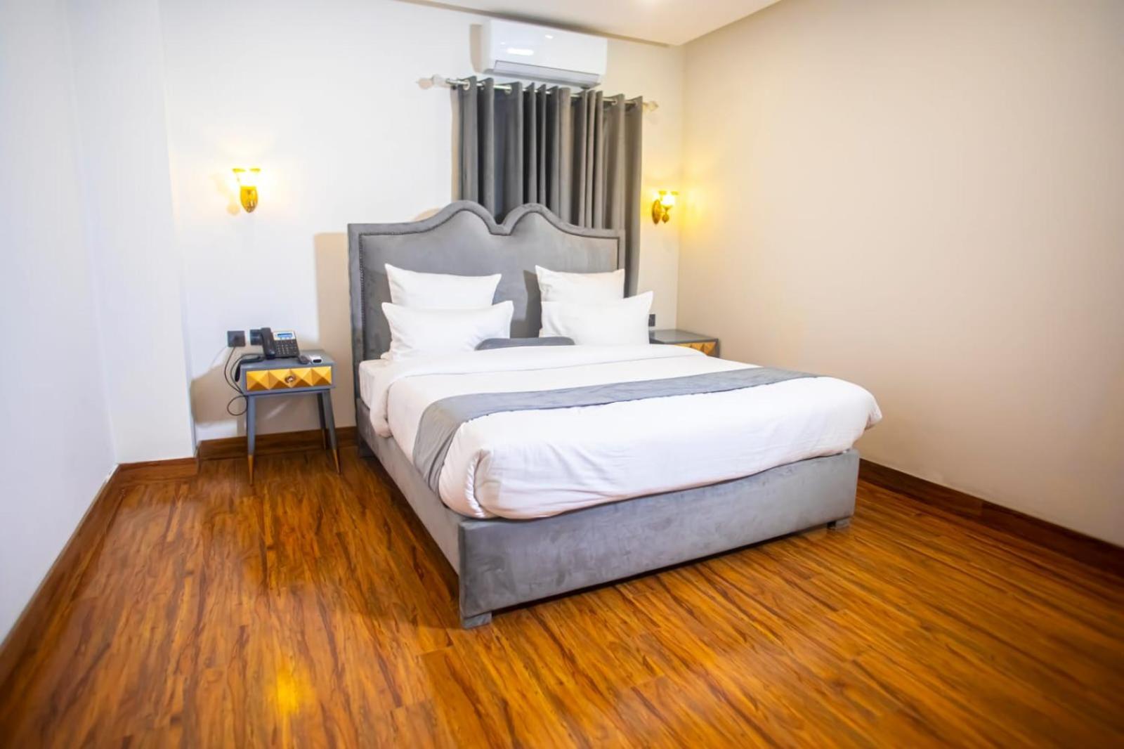 The Rich Hotel & Apartments Lahore Buitenkant foto
