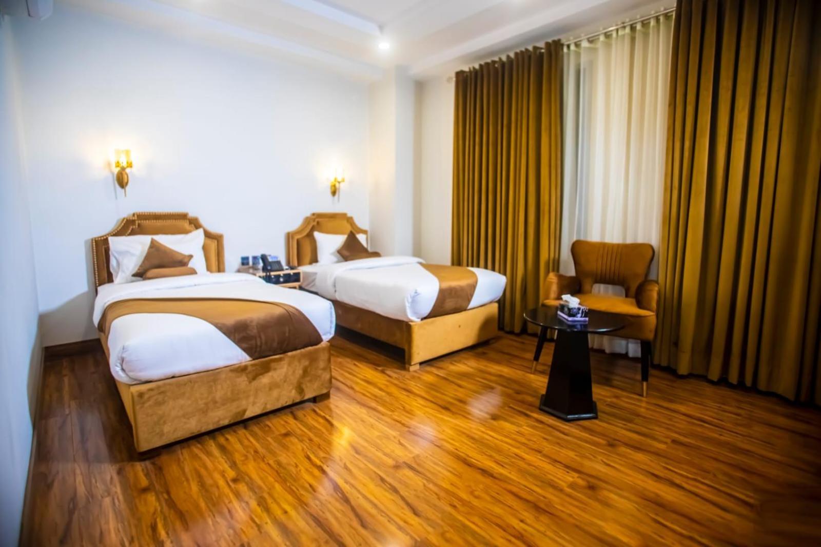 The Rich Hotel & Apartments Lahore Buitenkant foto