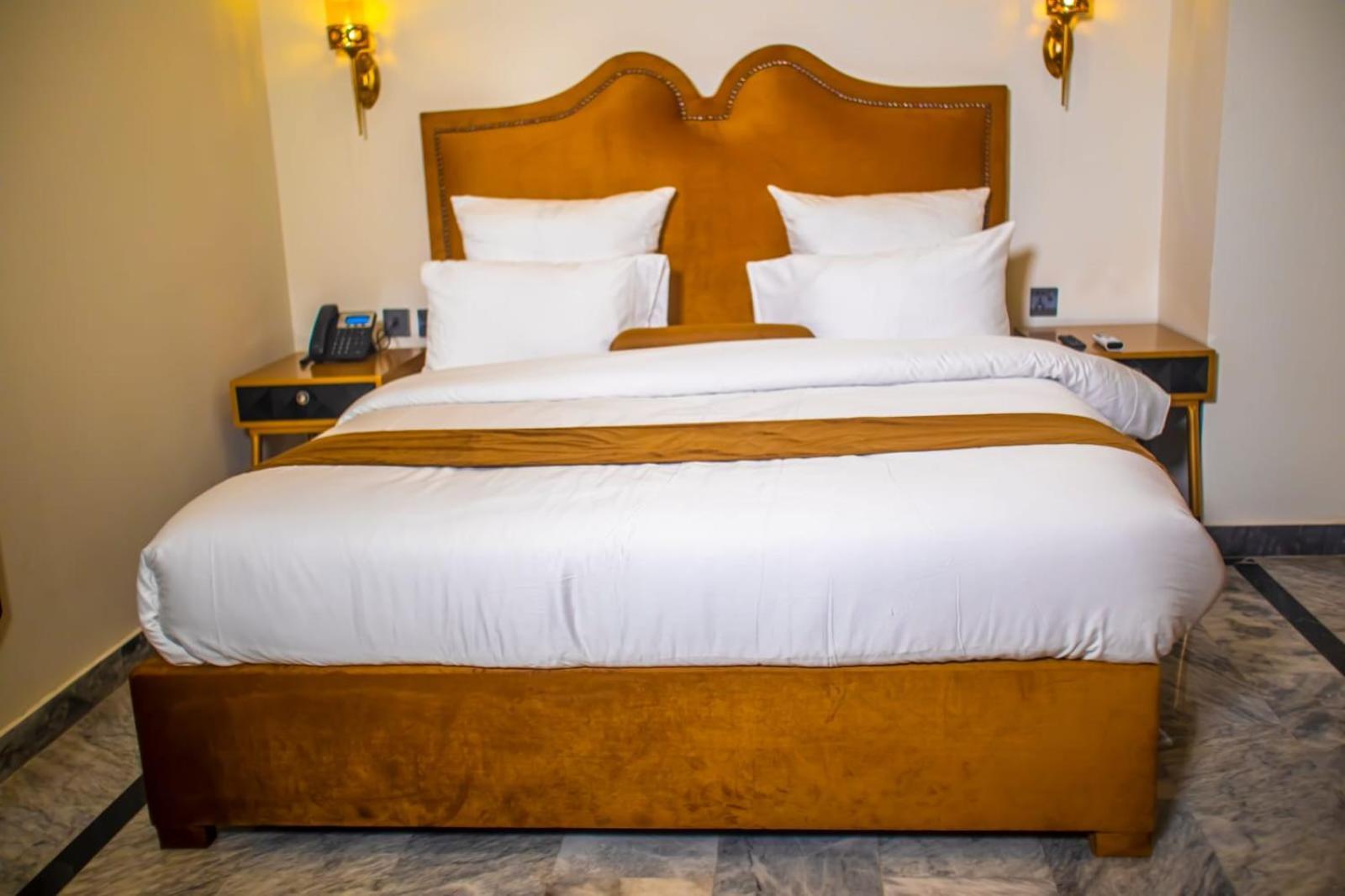 The Rich Hotel & Apartments Lahore Buitenkant foto