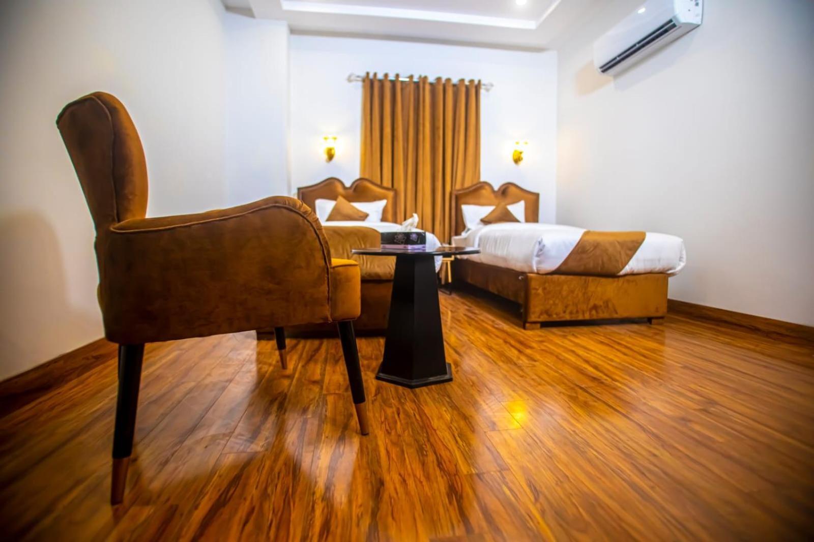 The Rich Hotel & Apartments Lahore Buitenkant foto