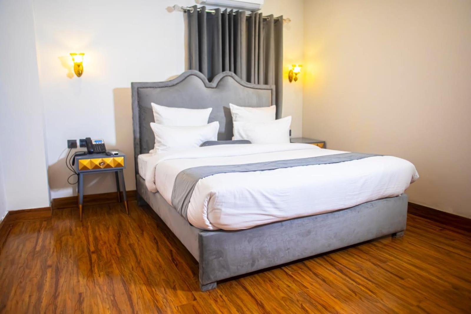 The Rich Hotel & Apartments Lahore Buitenkant foto
