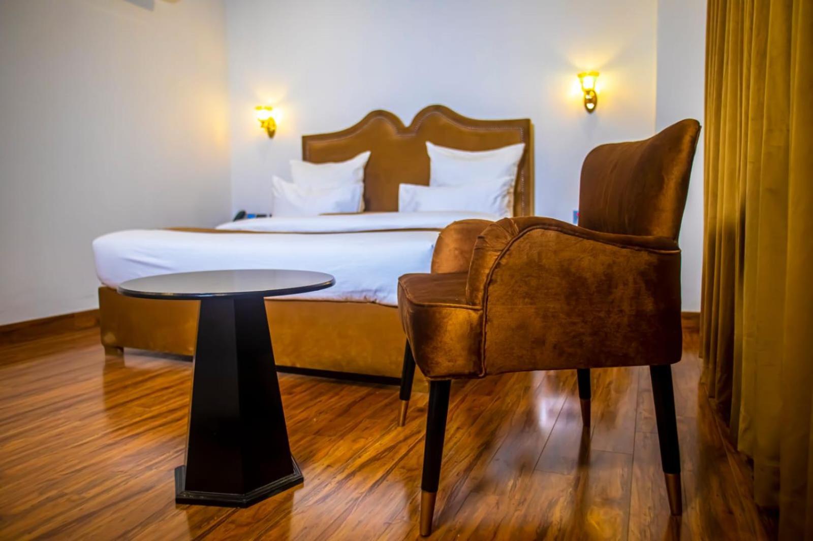 The Rich Hotel & Apartments Lahore Buitenkant foto