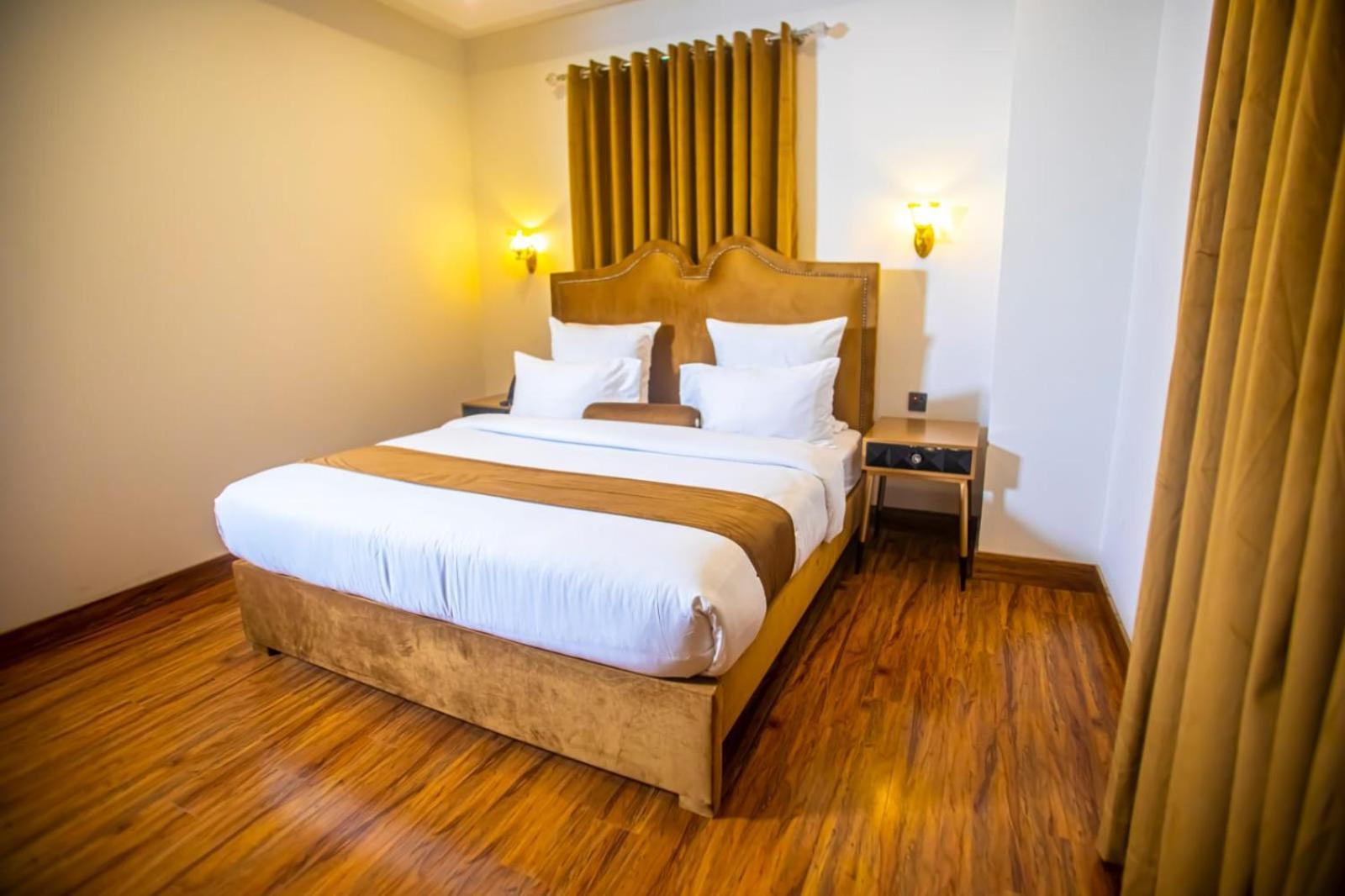 The Rich Hotel & Apartments Lahore Buitenkant foto
