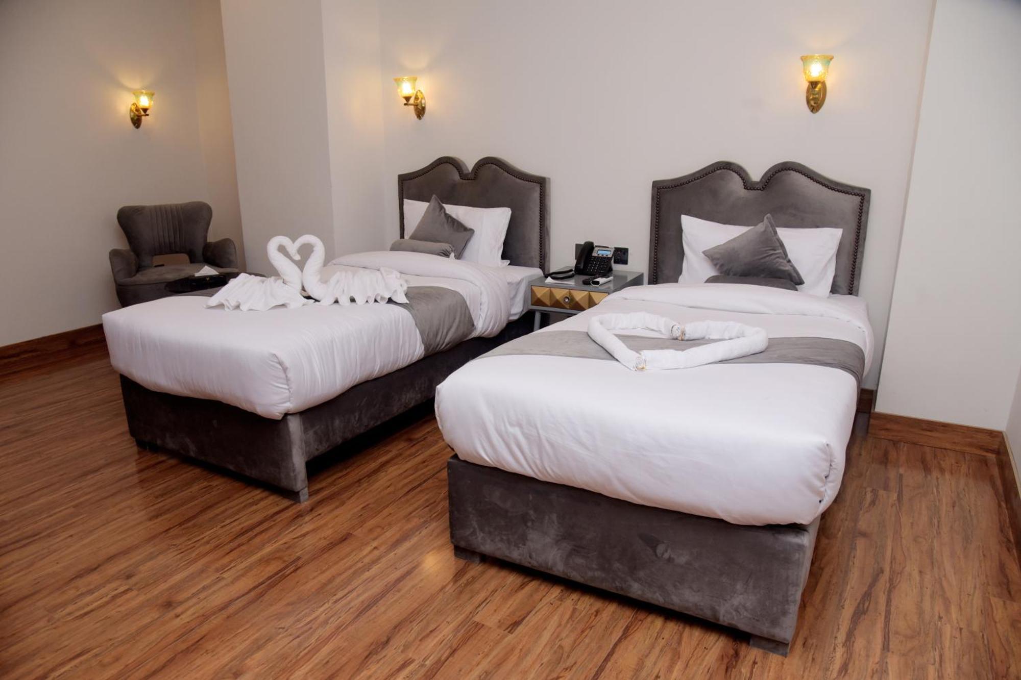The Rich Hotel & Apartments Lahore Buitenkant foto