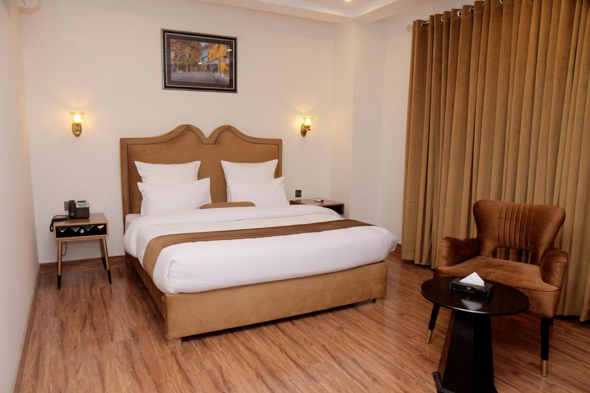 The Rich Hotel & Apartments Lahore Buitenkant foto