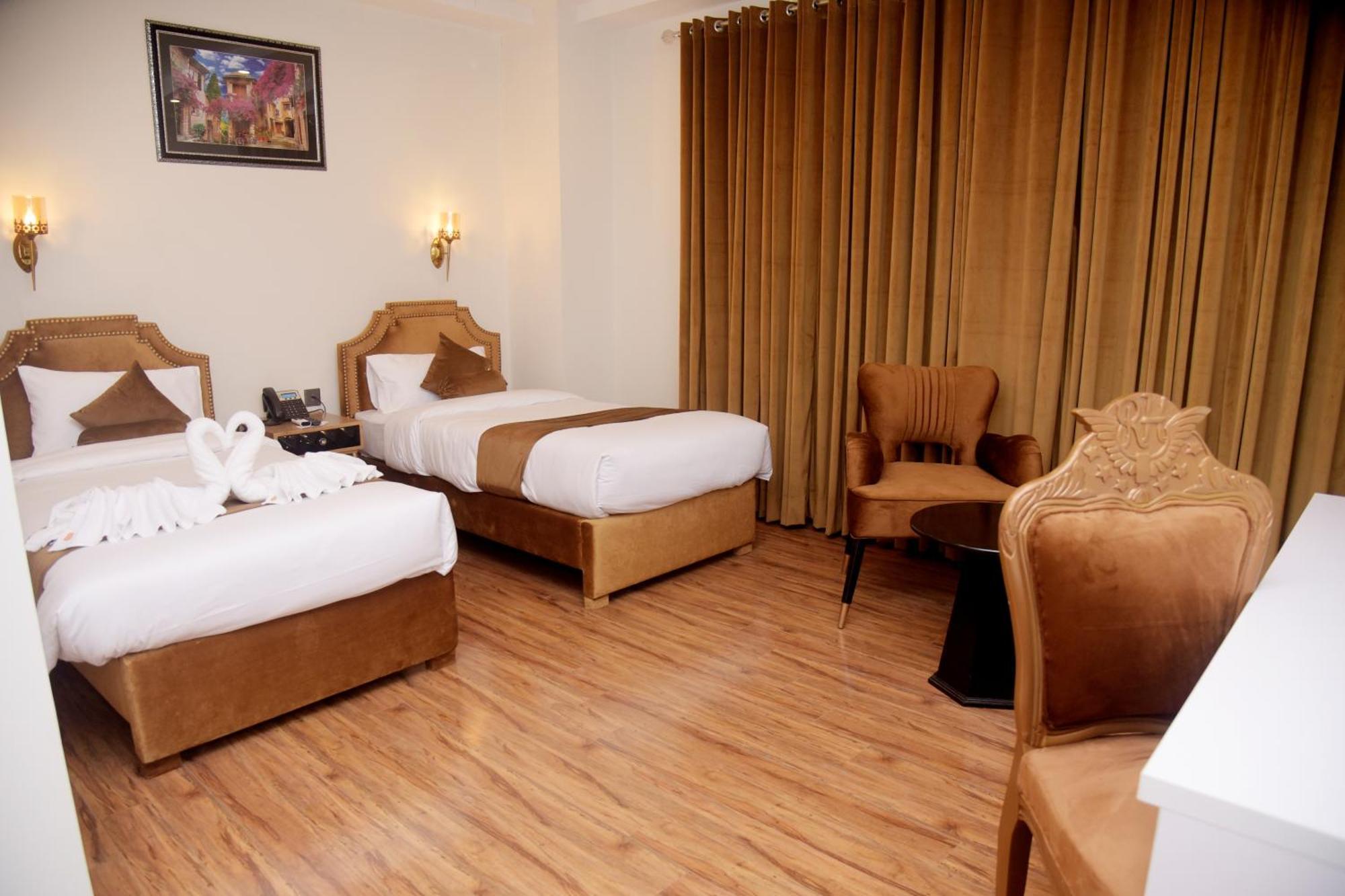The Rich Hotel & Apartments Lahore Buitenkant foto