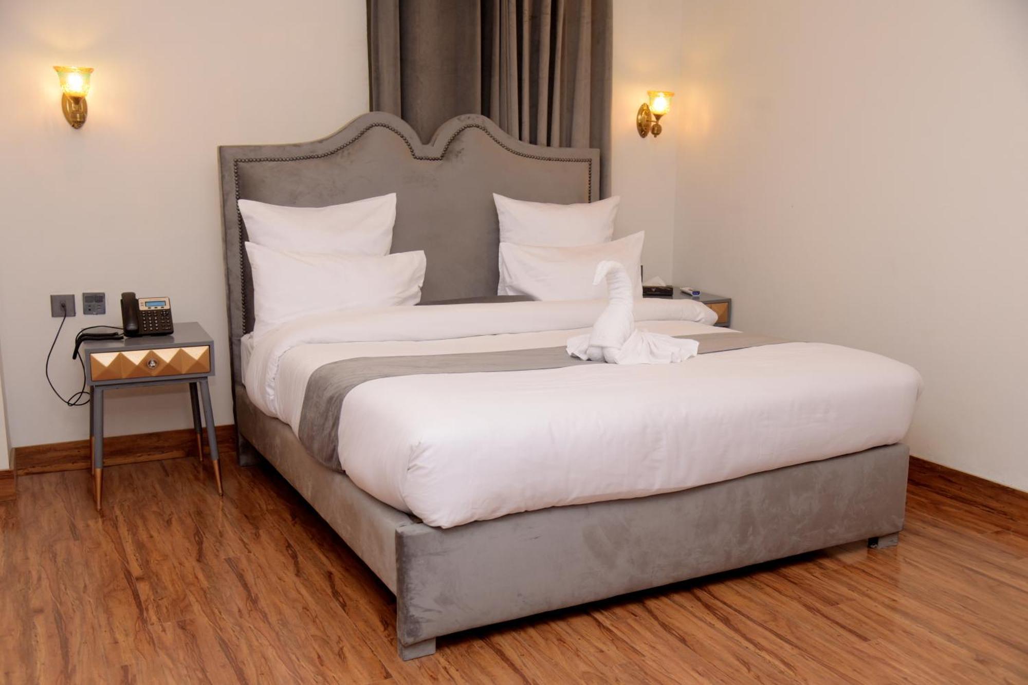 The Rich Hotel & Apartments Lahore Buitenkant foto