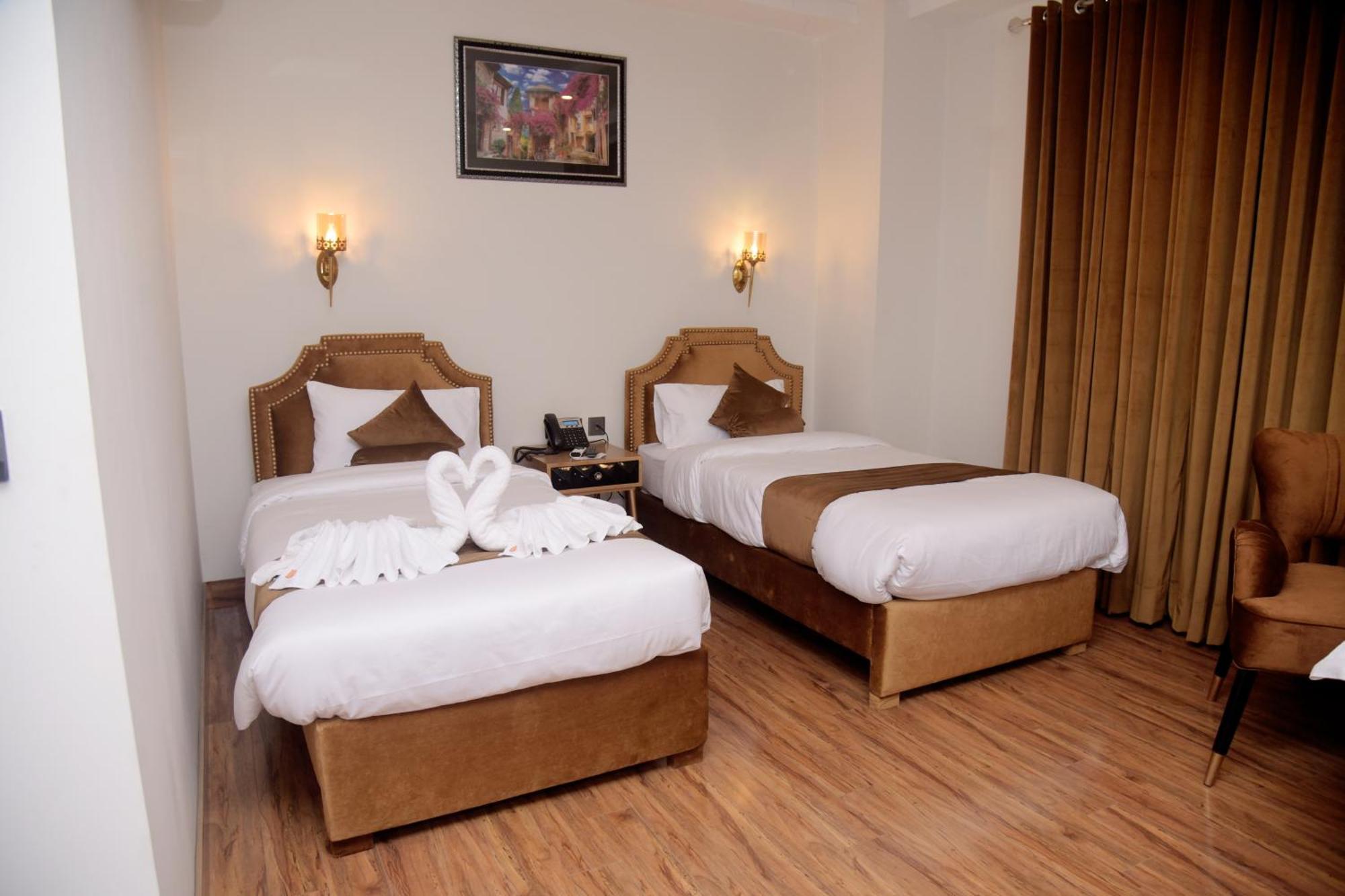 The Rich Hotel & Apartments Lahore Buitenkant foto